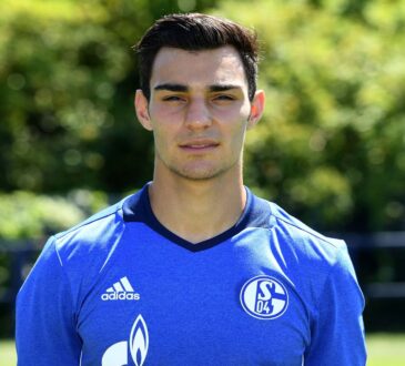 Kaan Ayhan im Trikot des FC Schalke 04.