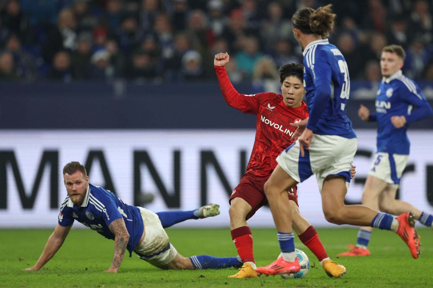 Yokota von Kaiserslautern trifft gegen Schalke