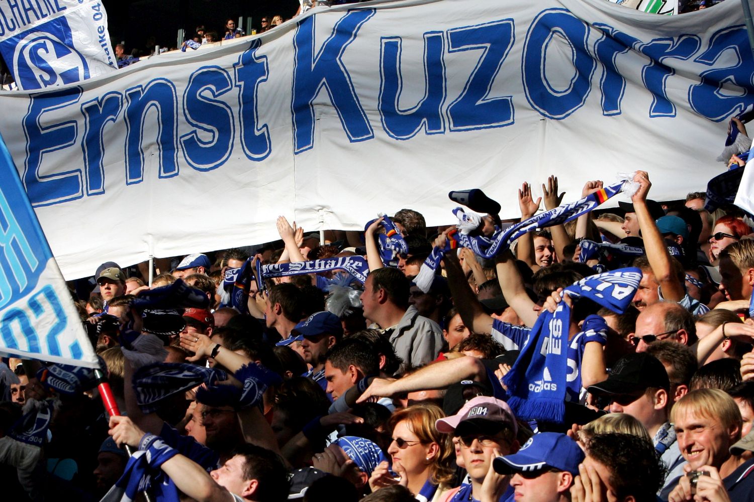 Fans von Schalke 04 würdigen Ernst Kuzorra.