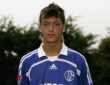 Mesut Özil 2007 im Trikot des FC Schalke 04.