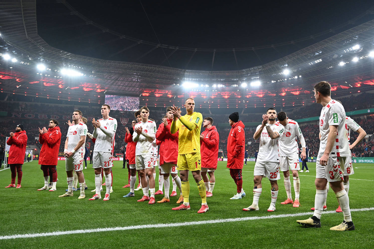 Spieler 1. FC Koeln gestikuliert, gestik waehrend des Spiels im Viertelfinale des DFB-Pokal zwischen Bayer 04 Leverkusen und 1. FC Kˆln in der BayArena am 06. February 2025 in Leverkusen, Deutschland. Foto von Ralf Treese/DeFodi Images Spieler 1. FC Koeln gestures during the DFB-Cup - quarterfinals match between Bayer 04 Leverkusen and 1. FC Koeln at BayArena on February 6, 2025 in Leverkusen, Germany. Photo by Ralf Treese/DeFodi Images DFB / DFL REGULATIONS PROHIBIT ANY USE OF PHOTOGRAPHS AS IMAGE SEQUENCES AND/OR QUASI-VIDEO. Photo by Ralf Treese/DeFodi Images Defodi-521_LEVKOE20250205_073 *** Player 1 FC Koeln gestures, gestures during the DFB Cup quarterfinals match between Bayer 04 Leverkusen and 1 FC Koeln at BayArena on February 06, 2025 in Leverkusen, Germany Photo by Ralf Treese DeFodi Images Player 1 FC Koeln gestures during the DFB Cup quarterfinals match between Bayer 04 Leverkusen and 1 FC Koeln at BayArena on February 6, 2025 in Leverkusen, Germany Photo by Ralf Treese DeFodi Images DFB DFL REGULATIONS PROHIBIT ANY USE OF PHOTOGRAPHS AS IMAGE SEQUENCES AND OR QUASI VIDEO Photo by Ralf Treese DeFodi Images Defodi 521 LEVKOE20250205 073 Defodi-521 DFB / DFL REGULATIONS PROHIBIT ANY USE OF PHOTOGRAPHS AS IMAGE SEQUENCES AND/OR QUASI-VIDEO.