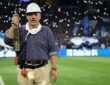 Klaus Herzmanatus mit Grubenlampe in der Veltins-Arena.