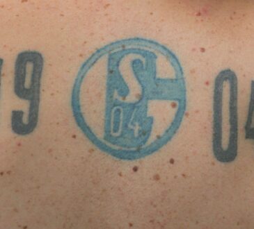 Schalke-Tattoo eines Fans.