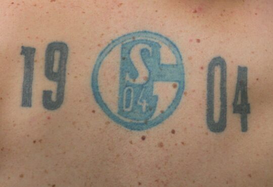 Schalke-Tattoo eines Fans.