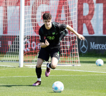 09.04.25 U19 VfB Stuttgart - U19 VfL Wolfsburg Deutschland, Stuttgart, 09.04.2025, Fussball, U19-DFB-Nachwuchsliga, U19 VfB Stuttgart - U19 VfL Wolfsburg: Amar Ibrisimovic VfL Wolfsburg. *** 09 04 25 U19 VfB Stuttgart U19 VfL Wolfsburg Germany, Stuttgart, 09 04 2025, Football, U19 DFB Youth League, U19 VfB Stuttgart U19 VfL Wolfsburg Amar Ibrisimovic VfL Wolfsburg