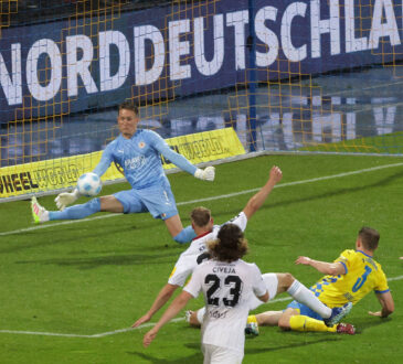 Torhueter Ron Thorben Hoffmann Eintracht Braunschweig haelt gegen Florian Krueger 1. FC Saarbruecken Fussball, Herren, Saison 2024/2025 Relegation, Eintracht Stadion, Eintracht Braunschweig gegen 1.FC Saarbruecken, Relegationsrueckspiel , 2-2 n.V. Damit ist Braunschweig weiterhin in der 2.Liga DFL REGULATIONS PROHIBIT ANY USE OF PHOTOGRAPHS AS IMAGE SEQUENCES AND/OR QUASI-VIDEO. *** Goalkeeper Ron Thorben Hoffmann Eintracht Braunschweig holds against Florian Krueger 1 FC Saarbruecken Football, Men, Season 2024 2025 Relegation, Eintracht Stadion, Eintracht Braunschweig vs 1 FC Saarbruecken, Relegation second leg , 2 2 n V This means that Braunschweig is still in the 2 Liga DFL REGULATIONS PROHIBIT ANY USE OF PHOTOGRAPHS AS IMAGE SEQUENCES AND OR QUASI VIDEO