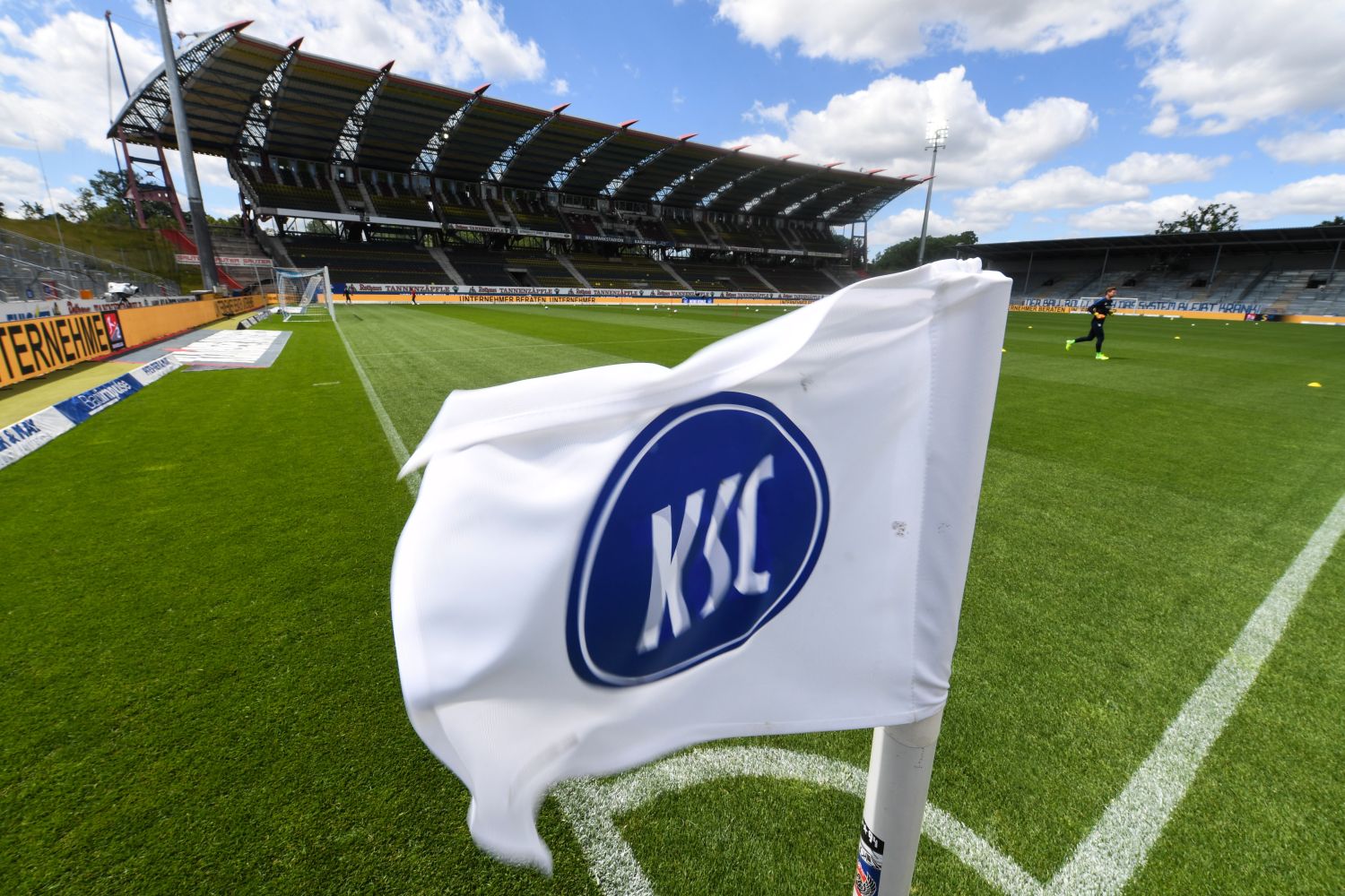 Logo oder Wappen des Karlsruher SC im Wildparkstadion