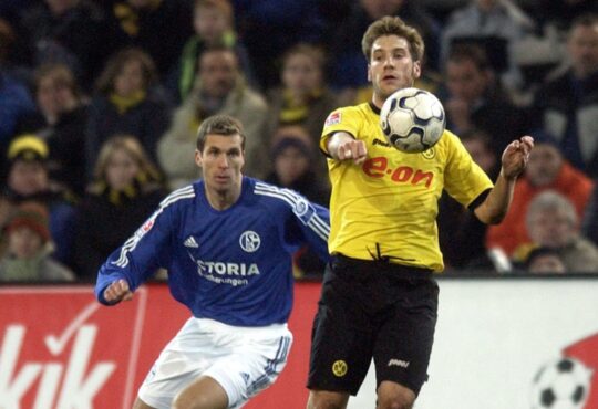 Jochen Seitz und Torsten Frings von Borussia Dortmund im Revierderby