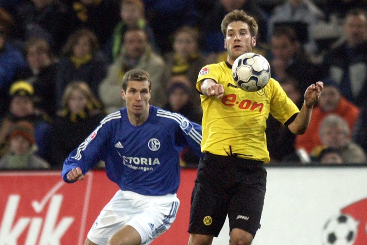 Jochen Seitz und Torsten Frings von Borussia Dortmund im Revierderby