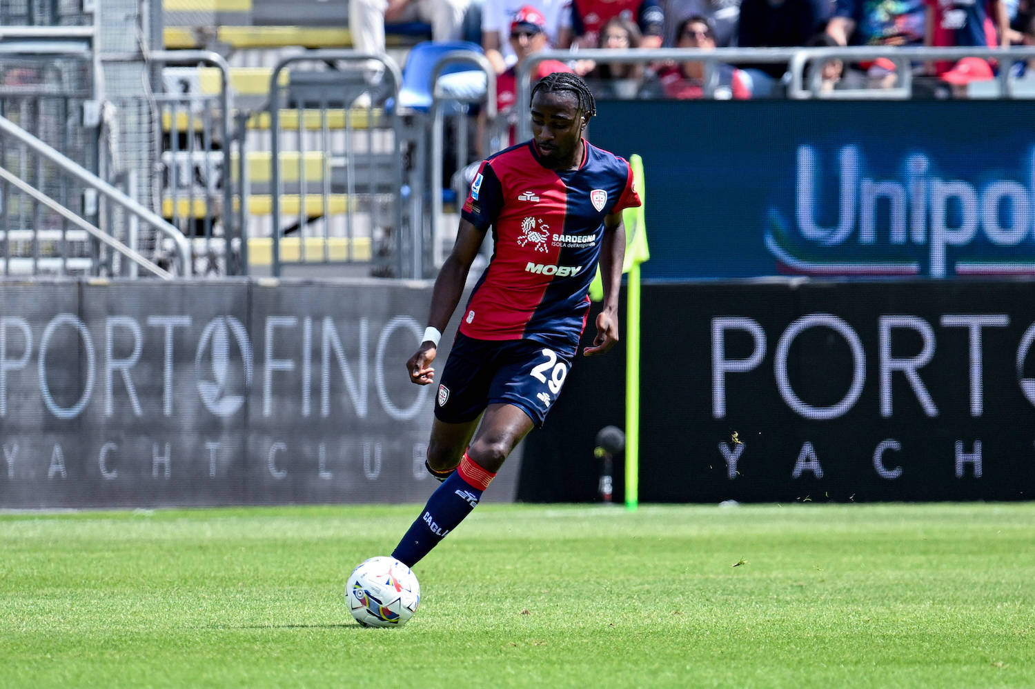 Cagliari s Antoine Makoumbou in action during the Serie A soccer match between Cagliari Calcio and Udinese at the Unipol Domus in Cagliari, Sardinia - Saturday, 3 may 2025. - Soccer PUBLICATIONxNOTxINxITAxFRAxCHN Copyright: x ¬xGianlucaxZuddas/LaPressex