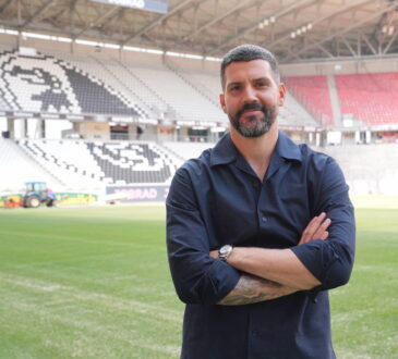 Freiburg, Deutschland, Europa: SC Freiburg verpflichtet Anthony Jung von Werder Bremen. Der 33-j‰hrige Innenverteidiger bringt ¸ber 450 Profi-Eins‰tze mit und erh‰lt die R¸ckennummer 5. Verpflichtung als Ersatz f¸r den zur¸ckgetretenen Manuel Gulde. *** Freiburg, Germany, Europe SC Freiburg signs Anthony Jung from Werder Bremen The 33-year-old central defender has over 450 professional appearances to his name and will be given the number 5 shirt to replace Manuel Gulde, who has retired Copyright: xSCxFreiburgx