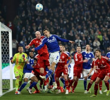 Ron Schallenberg nach Flanke gegen Fortuna Düsseldorf.