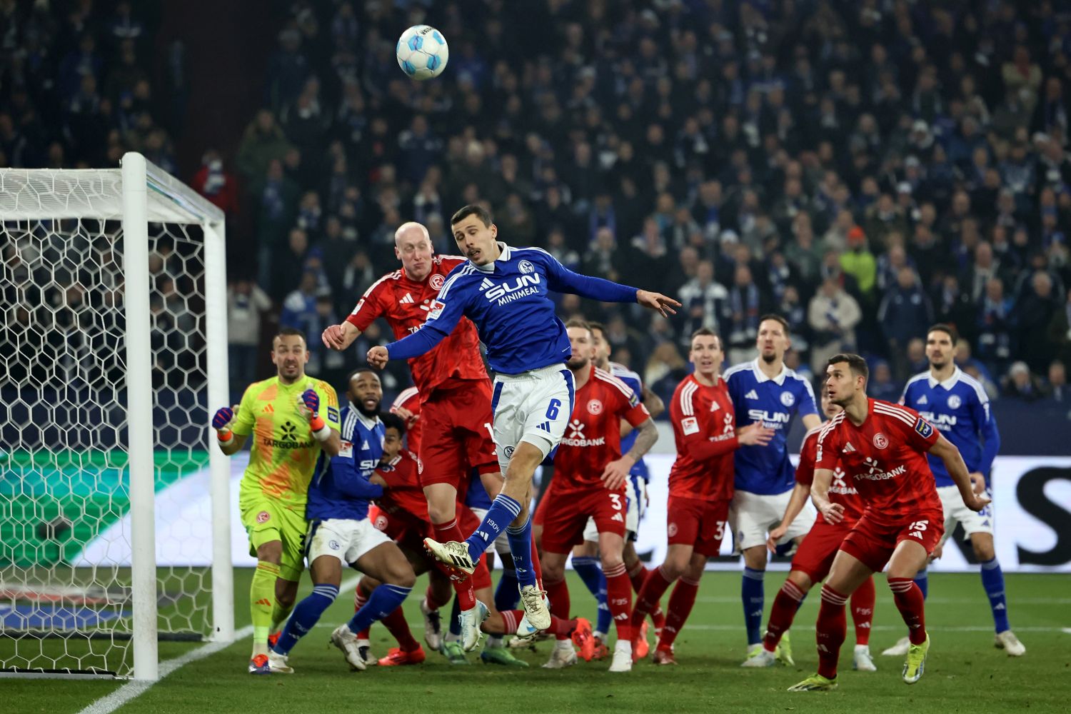 Defensive-stark-verbessert-jetzt-wurmt-dieses-neue-Problem-bei-Schalke-04
