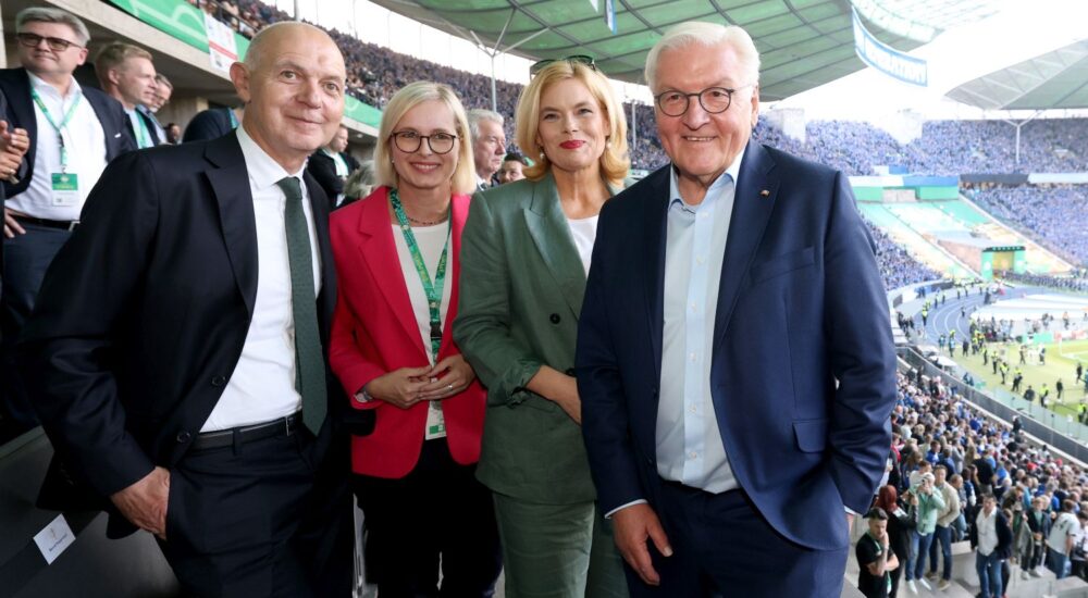 Frank-Walter Steinmeier, Bernd Neuendorf im Olympiastadion Berlin