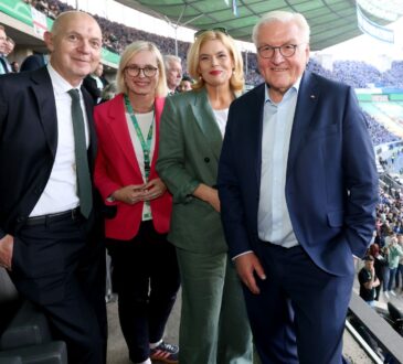 Frank-Walter Steinmeier, Bernd Neuendorf im Olympiastadion Berlin