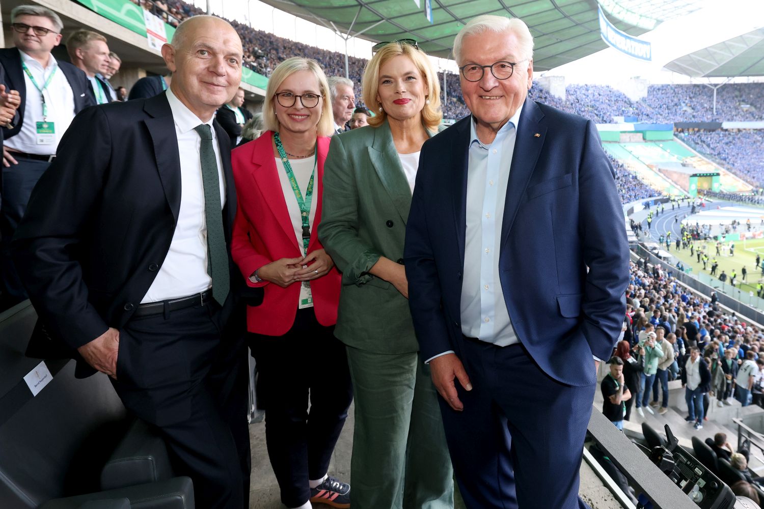 Frank-Walter Steinmeier, Bernd Neuendorf im Olympiastadion Berlin