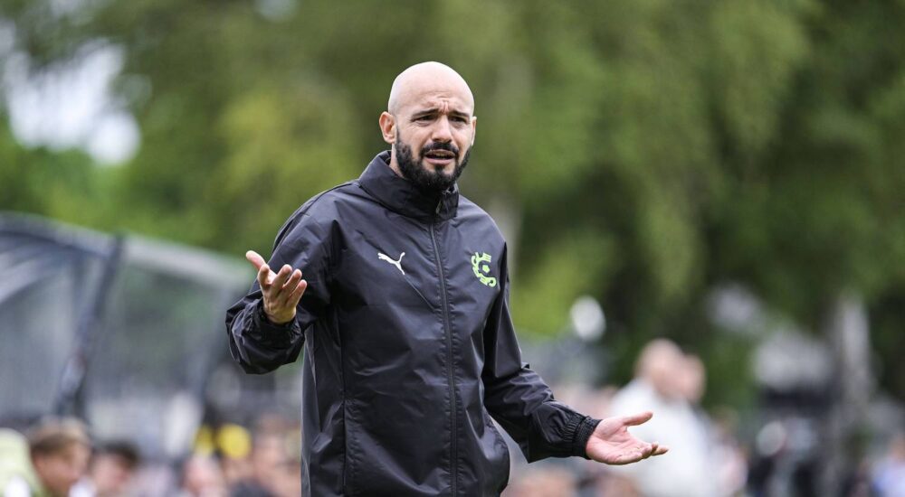 Cercle s head coach Onur Cinel pictured during a friendly soccer game between Dutch team FC Utrecht and Belgian team Cercle Brugge, Saturday 05 July 2025 Utrecht, Netherlands, in preparation of the upcoming 2025-2026 season. TOM GOYVAERTS TomxGoyvaerts PUBLICATIONxNOTxINxBELxFRAxNEDxLUX x128484820x