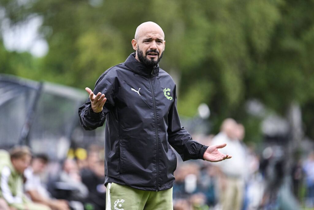 Cercle s head coach Onur Cinel pictured during a friendly soccer game between Dutch team FC Utrecht and Belgian team Cercle Brugge, Saturday 05 July 2025 Utrecht, Netherlands, in preparation of the upcoming 2025-2026 season. TOM GOYVAERTS TomxGoyvaerts PUBLICATIONxNOTxINxBELxFRAxNEDxLUX x128484820x
