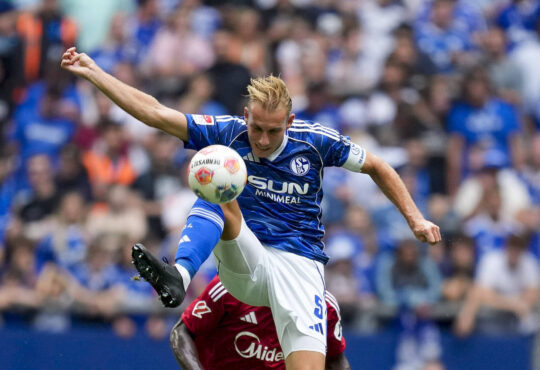 Timo Becker FC Schalke 04 controls the ball during the pre-season friendly match between FC Schalke 04 and FC Sevilla at Arena AufSchalke on July 26, 2025 in Gelsenkirchen, Germany. Photo by Alex Gottschalk/DeFodi Images *** Timo Becker FC Schalke 04 controls the ball during the pre season friendly match between FC Schalke 04 and FC Sevilla at Arena AufSchalke on July 26, 2025 in Gelsenkirchen, Germany Photo by Alex Gottschalk DeFodi Images