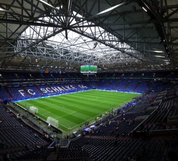Veltins-Arena über der Nordkurve