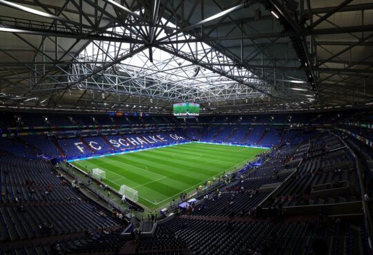 Veltins-Arena über der Nordkurve