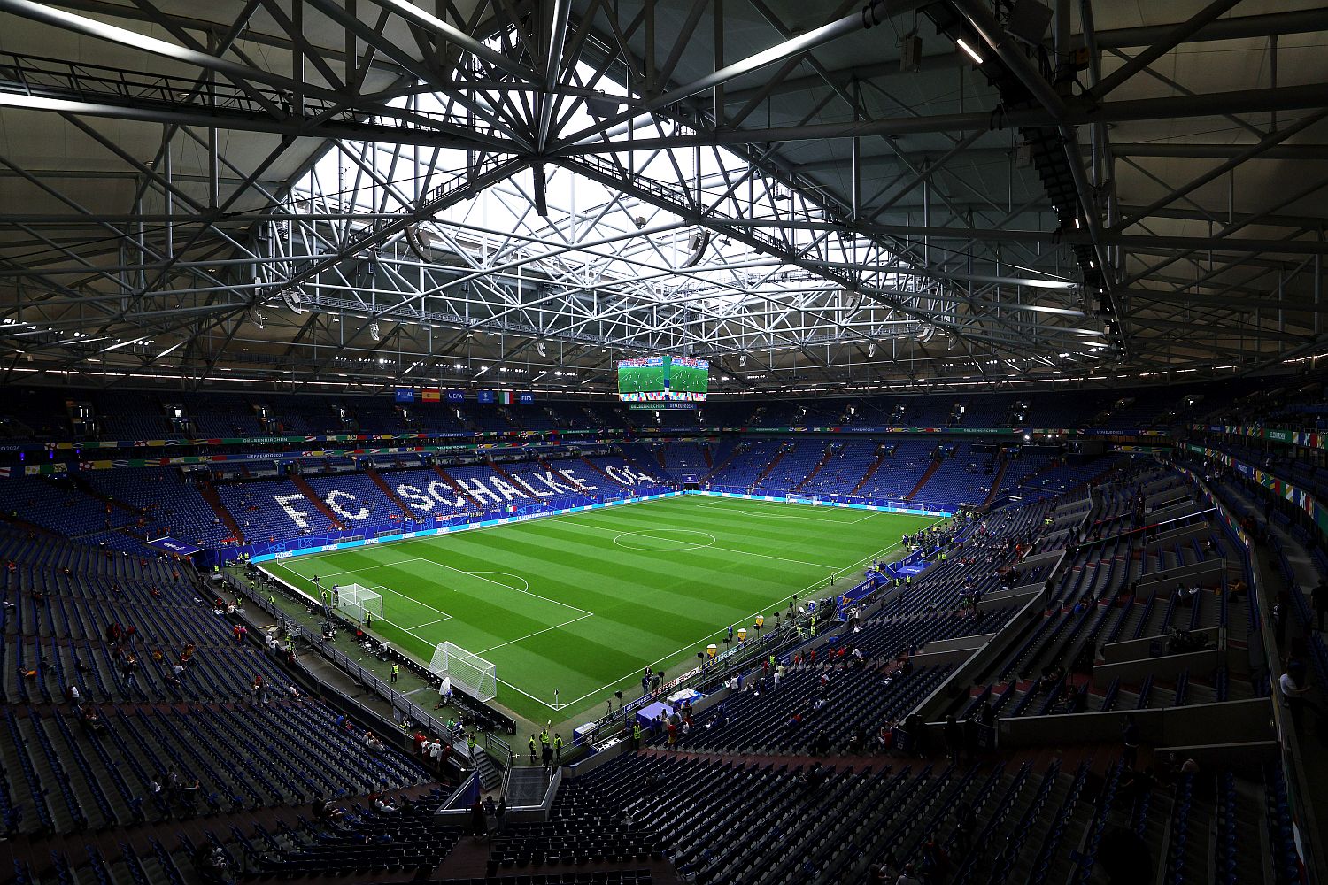 Veltins-Arena über der Nordkurve
