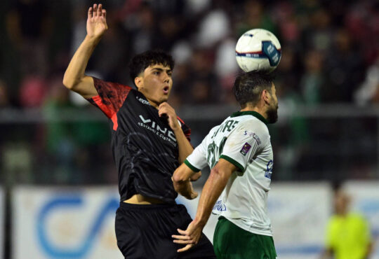 Ni Torre del Greco 24/09/2024 - campionato di calcio serie C / Turris-Avellino / foto Nicola Ianuale/Image nella foto: Dimitrios Sounas-Vincenzo Onofrietti PUBLICATIONxNOTxINxITA