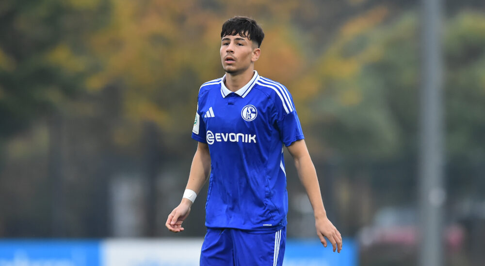 Borussia Dortmund - Schalke 04 ** NUR F?R REDAKTIONELLE ZWECKE ** EDITORIAL USE ONLY **Fu?ball U19-Nachwuchsliga 9. SPIELTAG: Borussia Dortmund - Schalke 04 am 19.10.2024 im Fu?ballpark BVB Hohenbuschei in Dortmund Berkay Karaca ( Schalke 04 U19 ) Deutschland Nordrhein Westfalen Dortmund Copyright: ThorstenxTillmann *** Borussia Dortmund Schalke 04 FOR EDITORIAL PURPOSES ONLY EDITORIAL USE ONLY p Football U19 Junior League 9 GAME DAY Borussia Dortmund Schalke 04 on 19 10 2024 at BVB Hohenbuschei Football Park in Dortmund Berkay Karaca Schalke 04 U19 Germany North Rhine-Westphalia Dortmund Copyright ThorstenxTillmann Copyright: ThorstenxTillmann doc7xojlcw9uywbj3ciftp ,EDITORIAL USE ONLY