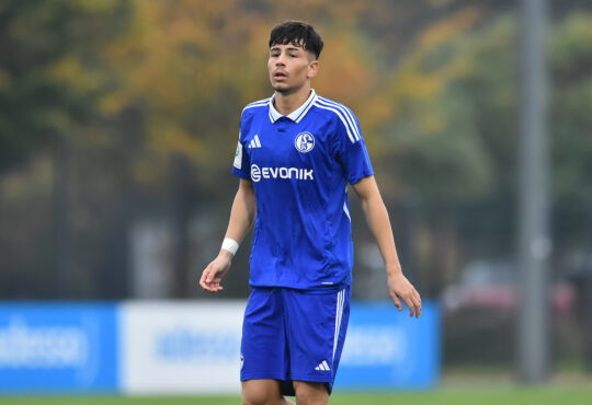 Borussia Dortmund - Schalke 04 ** NUR F?R REDAKTIONELLE ZWECKE ** EDITORIAL USE ONLY **Fu?ball U19-Nachwuchsliga 9. SPIELTAG: Borussia Dortmund - Schalke 04 am 19.10.2024 im Fu?ballpark BVB Hohenbuschei in Dortmund Berkay Karaca ( Schalke 04 U19 ) Deutschland Nordrhein Westfalen Dortmund Copyright: ThorstenxTillmann *** Borussia Dortmund Schalke 04 FOR EDITORIAL PURPOSES ONLY EDITORIAL USE ONLY p Football U19 Junior League 9 GAME DAY Borussia Dortmund Schalke 04 on 19 10 2024 at BVB Hohenbuschei Football Park in Dortmund Berkay Karaca Schalke 04 U19 Germany North Rhine-Westphalia Dortmund Copyright ThorstenxTillmann Copyright: ThorstenxTillmann doc7xojlcw9uywbj3ciftp ,EDITORIAL USE ONLY
