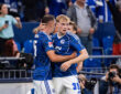 GER, 2.FBL FC Schalke 04 vs Hertha BSC Berlin / 01.08.2025, Veltins Arena, Gelsenkirchen, GER, 2.FBL FC Schalke 04 vs Hertha BSC Berlin im Bild: Torjubel / Jubel ueber das Tor zum 2:0 durch Nikola Katiƒ / Katic FC Schalke 04, 25 Nikola Katiƒ / Katic FC Schalke 04, 25 und Peter Remmert FC Schalke 04, 39 umarmen sich *** GER, 2 FBL FC Schalke 04 vs. Hertha BSC Berlin 01 08 2025, Veltins Arena, Gelsenkirchen, GER, 2 FBL FC Schalke 04 vs. Hertha BSC Berlin in the picture Goal celebrations Cheering the goal for 2 0 by Nikola Katiƒ Katic FC Schalke 04, 25 Nikola Katiƒ Katic FC Schalke 04, 25 and Peter Remmert FC Schalke 04, 39 hugging each other nordphotoxGmbHxx/xChristianxSchulze nph000300