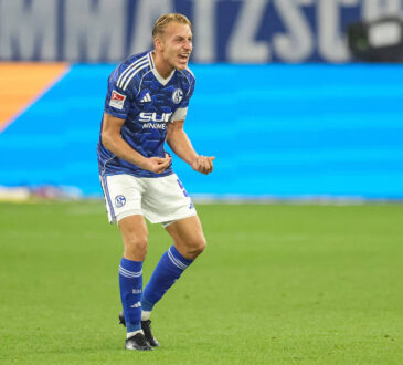 Gelsenkirchen, Deutschland, 01.08.25: Timo Becker FC Schalke 04 gestikuliert, Gestik nach dem Spiel der 2. Bundesliga zwischen FC Schalke 04 - Hertha BSC Berlin in der Veltins-Arena am 01. August 2025 in Gelsenkirchen, Deutschland. Gelsenkirchen Veltins-Arena Germany *** Gelsenkirchen, Germany, 01 08 25 Timo Becker FC Schalke 04 gestures, gestures after the 2 Bundesliga match between FC Schalke 04 Hertha BSC Berlin at the Veltins Arena on August 01, 2025 in Gelsenkirchen, Germany Gelsenkirchen Veltins Arena Germany Copyright: xStefanxBrauer/Brauer-Fotoagenturx