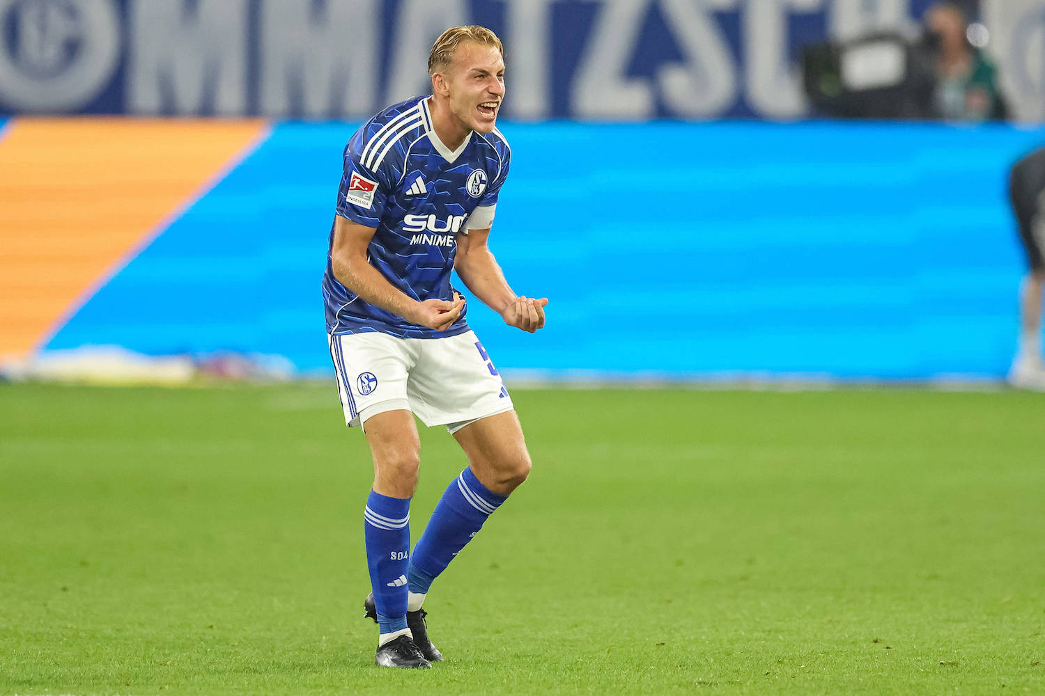 Gelsenkirchen, Deutschland, 01.08.25: Timo Becker FC Schalke 04 gestikuliert, Gestik nach dem Spiel der 2. Bundesliga zwischen FC Schalke 04 - Hertha BSC Berlin in der Veltins-Arena am 01. August 2025 in Gelsenkirchen, Deutschland. Gelsenkirchen Veltins-Arena Germany *** Gelsenkirchen, Germany, 01 08 25 Timo Becker FC Schalke 04 gestures, gestures after the 2 Bundesliga match between FC Schalke 04 Hertha BSC Berlin at the Veltins Arena on August 01, 2025 in Gelsenkirchen, Germany Gelsenkirchen Veltins Arena Germany Copyright: xStefanxBrauer/Brauer-Fotoagenturx