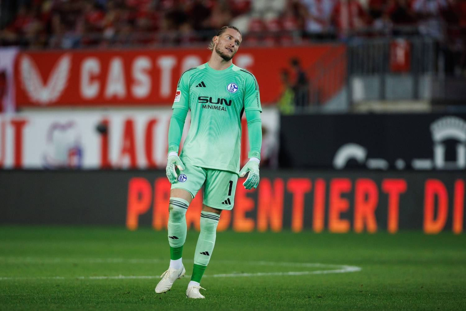 Loris Karius FC Schalke 04, 1. FC Kaiserslautern vs FC Schalke 05, Fussball, 2. Bundesliga, 2. Spieltag, Saison 2025/2026, 09.08.2025 1. FC Kaiserslautern vs FC Schalke 05, Fussball, 2. Bundesliga, 2. Spieltag, Saison 2025/2026, 09.08.2025 *** Loris Karius FC Schalke 04 , 1 FC Kaiserslautern vs FC Schalke 05, Football, 2 Bundesliga, Matchday 2, Season 2025 2026, 09 08 2025 1 FC Kaiserslautern vs FC Schalke 05, Football, 2 Bundesliga, Matchday 2, Season 2025 2026, 09 08 2025 Copyright: xEibner-Pressefoto/AlexanderxNeisx EP_ANS