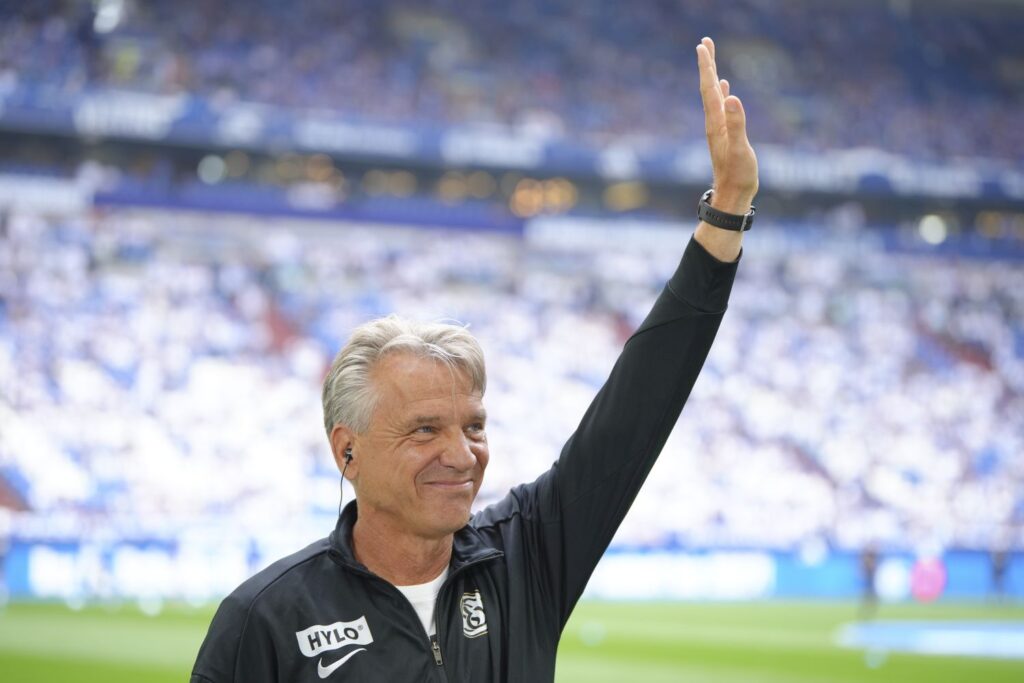Horst Steffen mit der SV Elversberg in der Veltins-Arena.