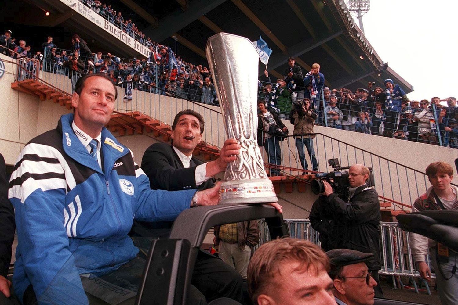 Huub Stevens, Rudi Assauer, UEFA-Pokal, 1997, Parkstadion
