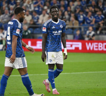 Moussa Sylla FC Schalke 04, Christian Gomis FC Schalke 04, v.li. 13.09.2025, Fussball 2. Bundesliga, Saison 2025/2026, 5. Spieltag, FC Schalke 04 - Holstein Kiel 0:1 DFL regulations prohibit any use of photographs as image sequences and/or quasi-video Gelsenkirchen Veltins Arena Nordrhein Westfalen Deutschland *** Moussa Sylla FC Schalke 04 , Christian Gomis FC Schalke 04 , v li 13 09 2025, Fuﬂball 2 Bundesliga, Saison 2025 2026, 5 Spieltag, FC Schalke 04 Holstein Kiel 0 1 DFL regulations prohibit any use of photographs as image sequences and or quasi video Gelsenkirchen Veltins Arena Nordrhein Westfalen Germany Team2