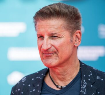 Hartmut Engler, Sänger von Pur