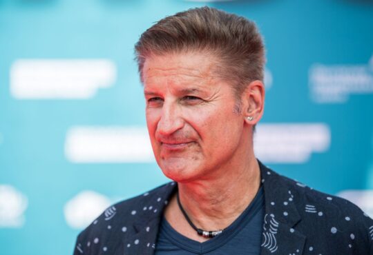 Hartmut Engler, Sänger von Pur