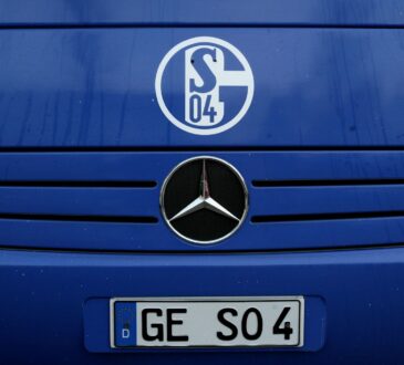 Mannschaftsbus Logo Wappen Nummernschild Schalke