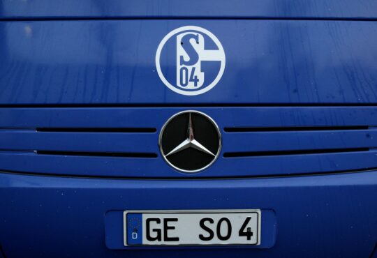 Mannschaftsbus Logo Wappen Nummernschild Schalke