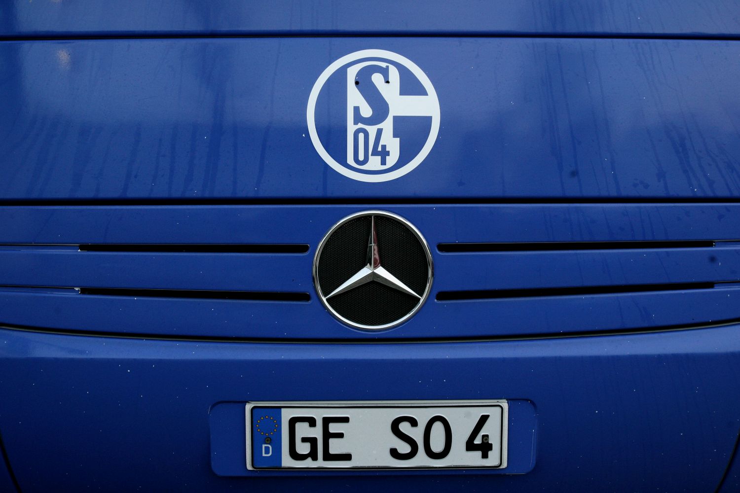 Mannschaftsbus Logo Wappen Nummernschild Schalke
