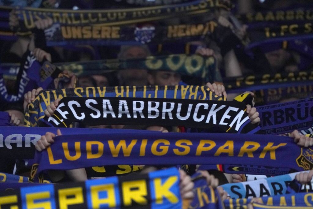 Fans Schals Saarbrücken Ludwigspark