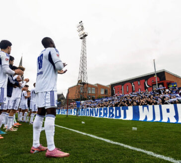 Club Friendly, Dalymount Park, Dublin 11/10/2025 Bohemians vs Schalke 04 The Schalke team applaud fans after the match The Schalke team applaud fans after the match 11/10/2025 PUBLICATIONxNOTxINxUKxIRLxFRAxNZL Copyright: x INPHO/DanxClohessyx DC023734 copy