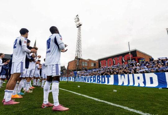 Club Friendly, Dalymount Park, Dublin 11/10/2025 Bohemians vs Schalke 04 The Schalke team applaud fans after the match The Schalke team applaud fans after the match 11/10/2025 PUBLICATIONxNOTxINxUKxIRLxFRAxNZL Copyright: x INPHO/DanxClohessyx DC023734 copy