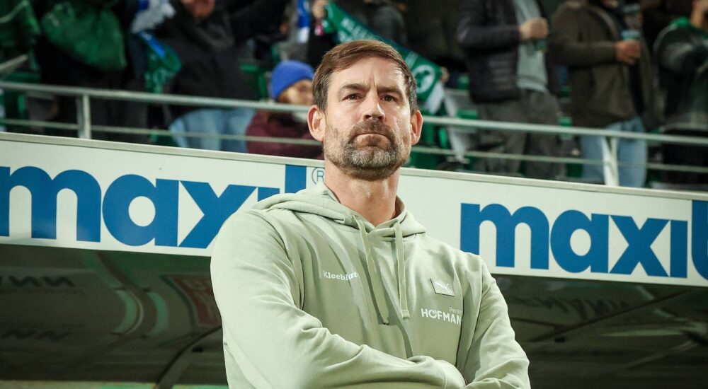 Cheftrainer Thomas Kleine Spvgg Greuther Fuerth, SpVgg Greuther Fuerth vs. Karlsruher SC, Fussball, Maenner, DFL, 2. Bundesliga, Saison 2025/2026, Sportpark Ronhof Thomas Sommer, 10. Spieltag, 24.10.2025 Fuerth Bayern Deutschland *** Head coach Thomas Kleine Spvgg Greuther Fuerth , SpVgg Greuther Fuerth vs Karlsruher SC, Football, Men, DFL, 2 Bundesliga, Season 2025 2026, Sportpark Ronhof Thomas Sommer, 10 Matchday, 24 10 2025 Fuerth Bayern Germany Copyright: xkolbert-press/MartinxAg¸erax