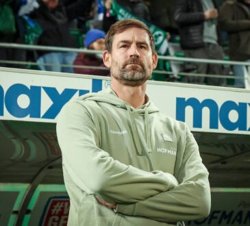 Cheftrainer Thomas Kleine Spvgg Greuther Fuerth, SpVgg Greuther Fuerth vs. Karlsruher SC, Fussball, Maenner, DFL, 2. Bundesliga, Saison 2025/2026, Sportpark Ronhof Thomas Sommer, 10. Spieltag, 24.10.2025 Fuerth Bayern Deutschland *** Head coach Thomas Kleine Spvgg Greuther Fuerth , SpVgg Greuther Fuerth vs Karlsruher SC, Football, Men, DFL, 2 Bundesliga, Season 2025 2026, Sportpark Ronhof Thomas Sommer, 10 Matchday, 24 10 2025 Fuerth Bayern Germany Copyright: xkolbert-press/MartinxAg¸erax