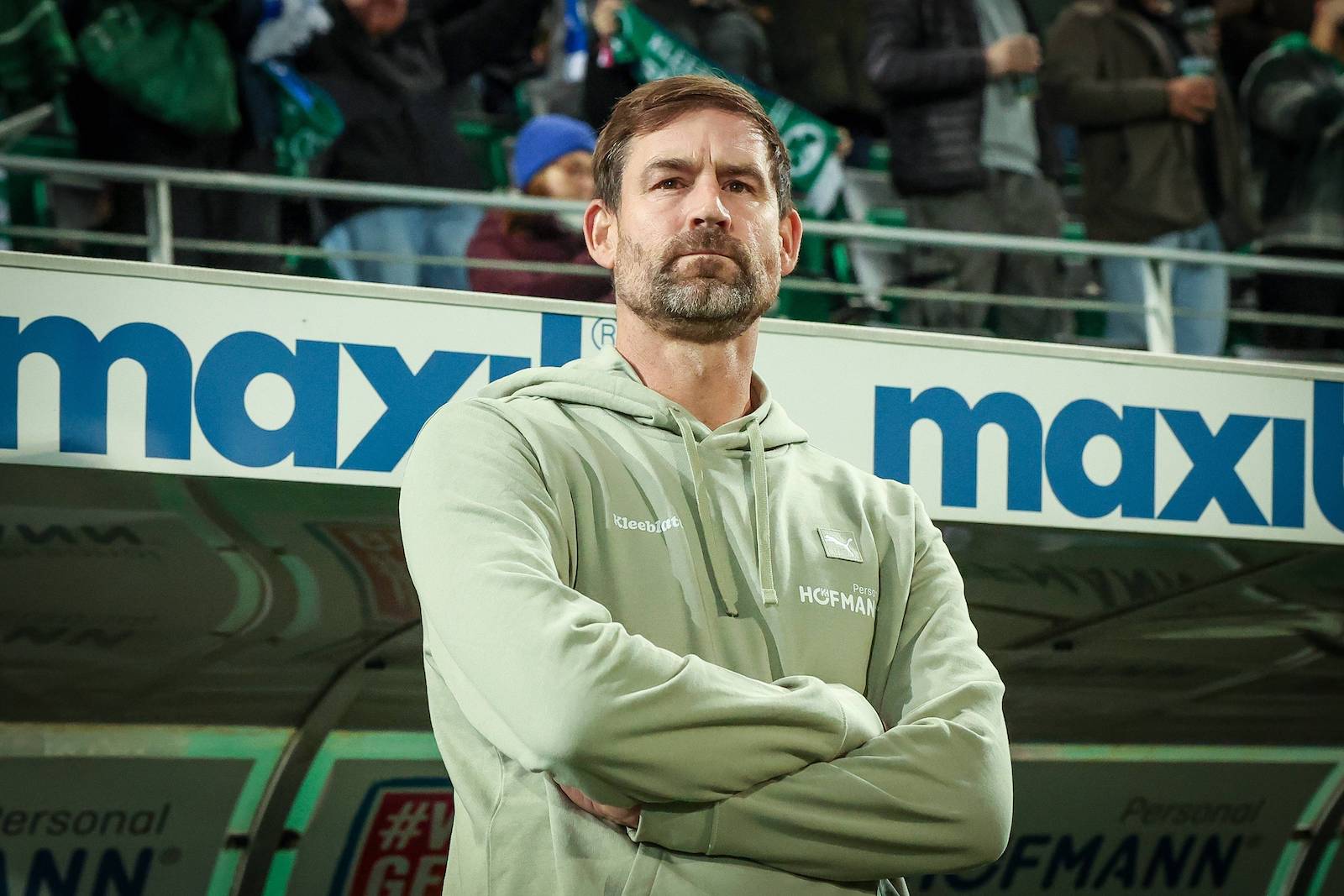 Cheftrainer Thomas Kleine Spvgg Greuther Fuerth, SpVgg Greuther Fuerth vs. Karlsruher SC, Fussball, Maenner, DFL, 2. Bundesliga, Saison 2025/2026, Sportpark Ronhof Thomas Sommer, 10. Spieltag, 24.10.2025 Fuerth Bayern Deutschland *** Head coach Thomas Kleine Spvgg Greuther Fuerth , SpVgg Greuther Fuerth vs Karlsruher SC, Football, Men, DFL, 2 Bundesliga, Season 2025 2026, Sportpark Ronhof Thomas Sommer, 10 Matchday, 24 10 2025 Fuerth Bayern Germany Copyright: xkolbert-press/MartinxAg¸erax