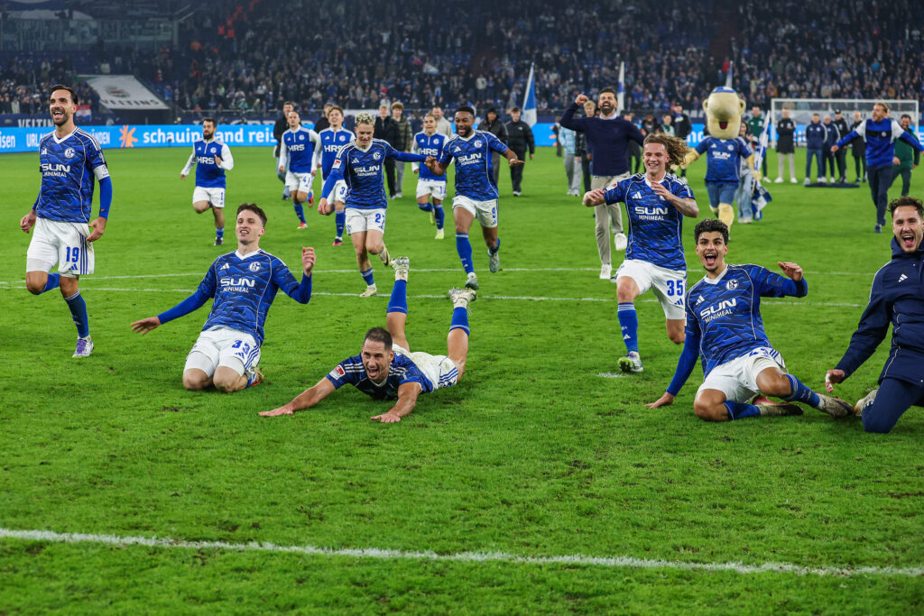 Jubel und Freude über den Sieg bei der Mannschaft von Schalke 04 , hier mit Kenan Karaman Schalke 19 , Vitalie Becker Schalke 33 , Nikola Katic Schalke 25 , Mertcan Ayhan Schalke 43