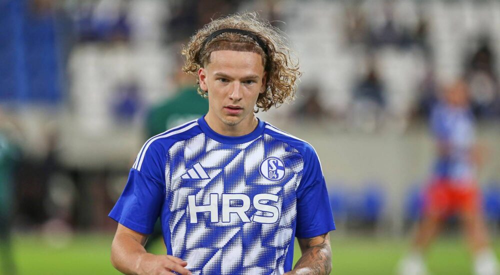 Darmstadt, Hessen, Deutschland, 29.10.2025: Merck-Stadion am Bˆllenfalltor: DFB-Pokal 2025/2026: Darmstadt 98 - Schalke 04: Mika Wallentowitz 35, FC Schalke 04 *** Darmstadt, Hesse, Germany, 29 10 2025 Merck Stadion am Bˆllenfalltor DFB Pokal 2025 2026 Darmstadt 98 Schalke 04 Mika Wallentowitz 35, FC Schalke 04 Copyright: xdtsxNachrichtenagenturx dts_91412