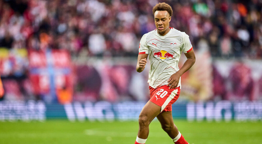 01.11.2025, Fuﬂball, M‰nner, Bundesliga, 2025 2026, RB Leipzig - VfB Stuttgart Assan Ouedraogo 20, RB Leipzig, Freisteller, Aktion, mit Ball, im Dribbling Leipzig Red Bull Arena Sachsen Deutschland *** 01 11 2025, Football, Men, Bundesliga, 2025 2026, RB Leipzig VfB Stuttgart Assan Ouedraogo 20, RB Leipzig , free position, action, with ball, dribbling Leipzig Red Bull Arena Saxony Germany
